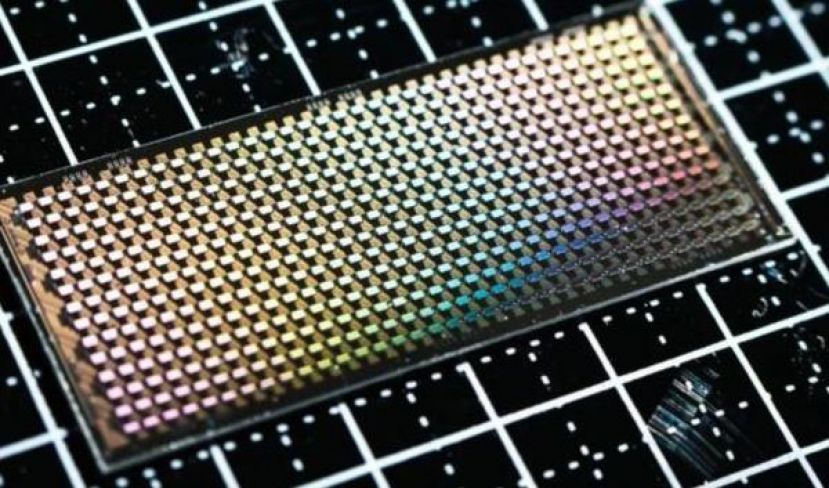 中国首颗超500比特超导量子计算芯片正式发布。
