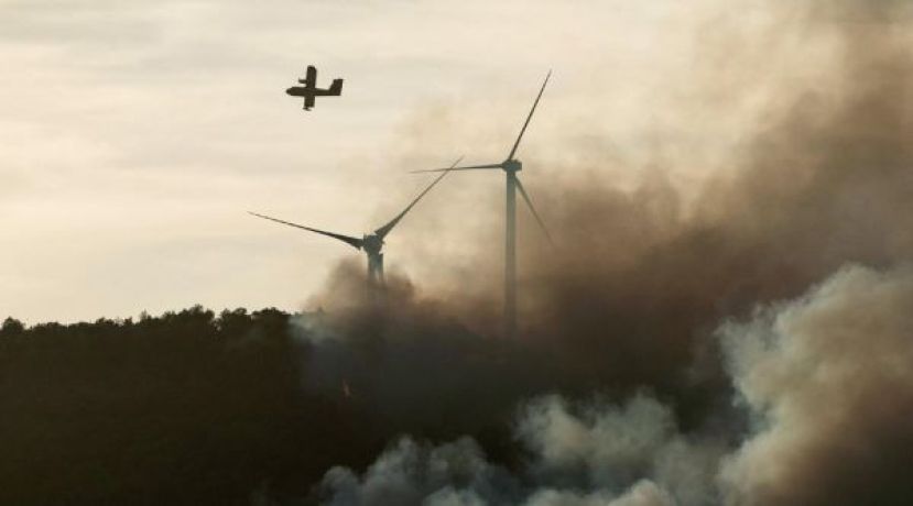 法南部突发野火，过火面积约800公顷。