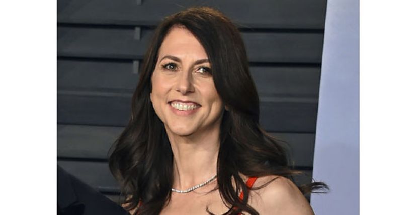 亚马逊创办人贝佐斯前妻史考特与第2任丈夫离婚。