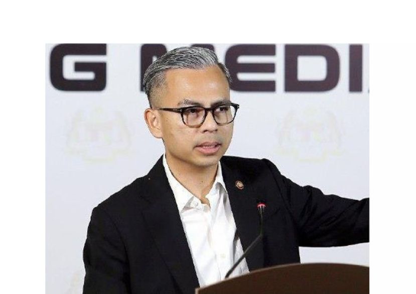 通讯部长法米。