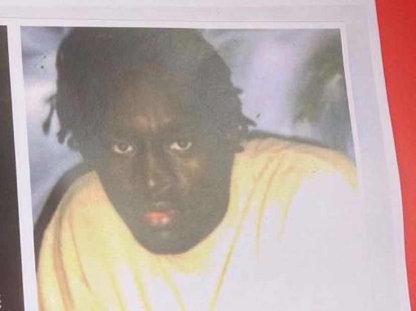 35岁的贾梅尔弗洛伊德在监狱内被喷胡椒粉后，突然死亡。