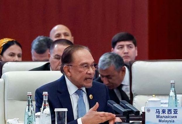 ●首相安华在“上海合作组织+会议”上发言。