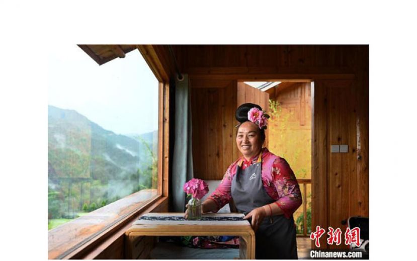 白岩村民宿管家李乃送。