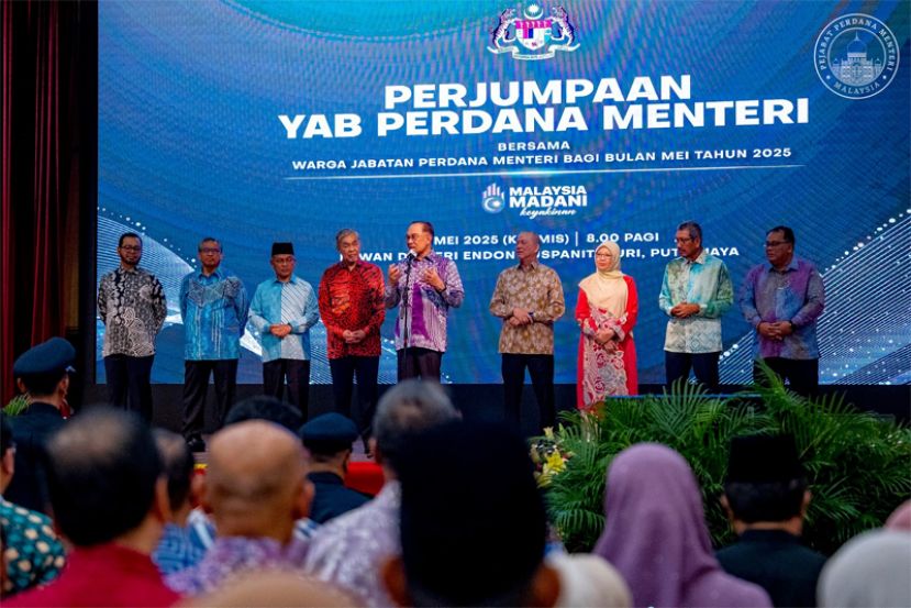 安华否认内阁改组传闻     “部长还在放假”