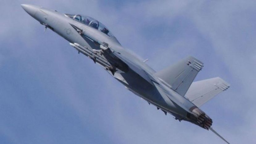  美2架战机，飞入委内瑞拉领空。