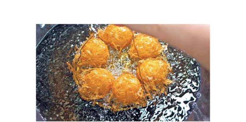 芋角是结合油温控制、搓皮等技术的高难度点心。