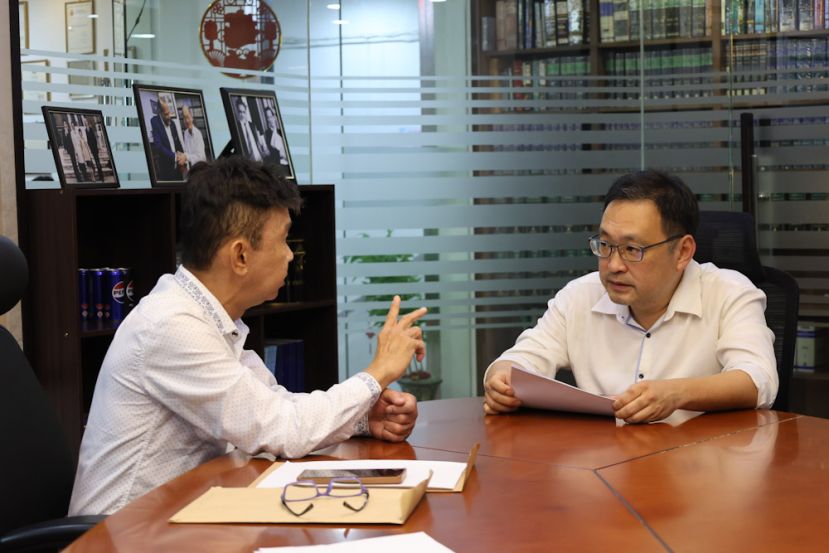 马来西亚活力社区协会主席房佛强（左）拜会实旦宾区国会议员张健仁，向他汇报即将在实旦宾国会选区展开的&ldquo;2026年中学校园心理健康醒觉运动&rdquo;筹备工作。