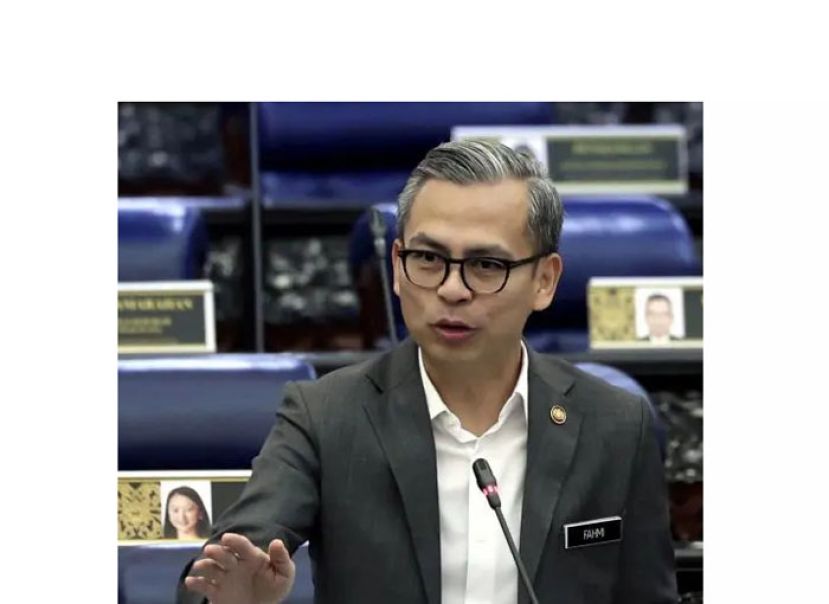 通讯部长法米。