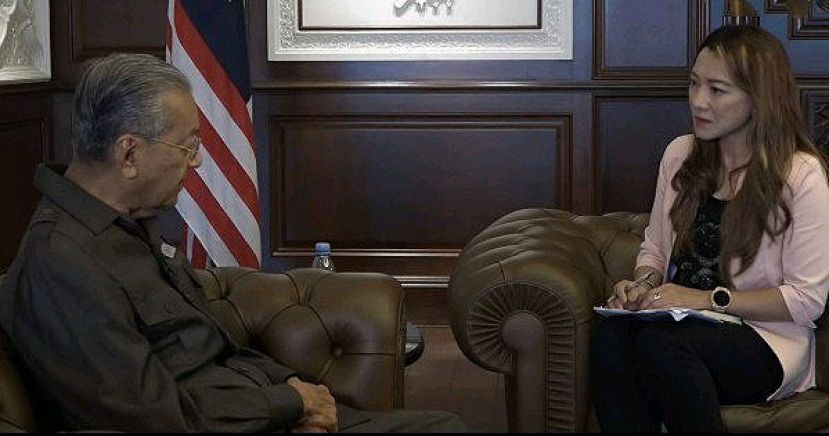 首相敦马哈迪接受《马来亚邮报》的访问。