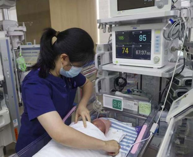 出生仅330克！ 广东最轻超早产儿在深成功救治。
