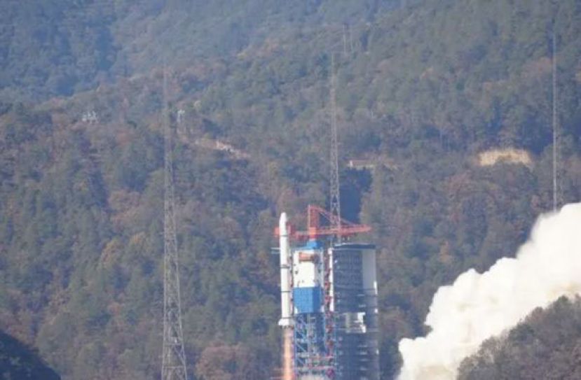 长征火箭搭载爱因斯坦探针卫星从西昌卫星发射中心成功发射。