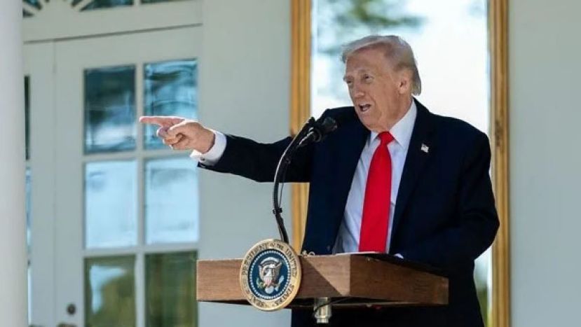 特朗普向美军官兵发表视讯谈话时，突然抛出关税取代所得税的构想。