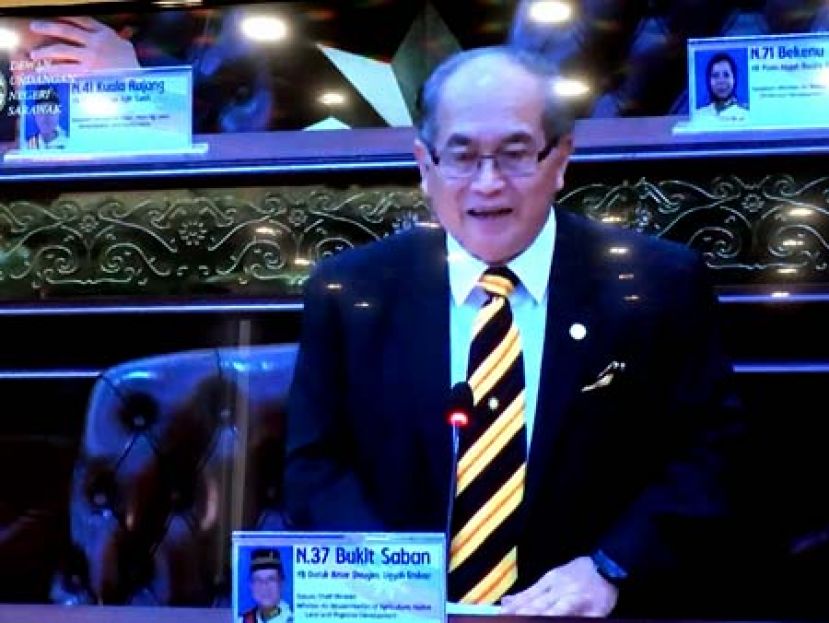 拿督阿玛道格拉斯为其部门进行总结时摄。