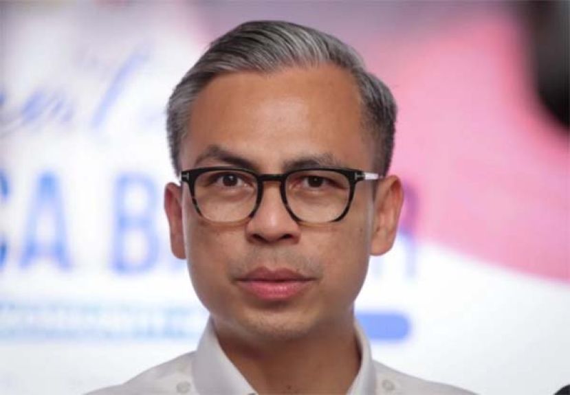 通讯部长法米。