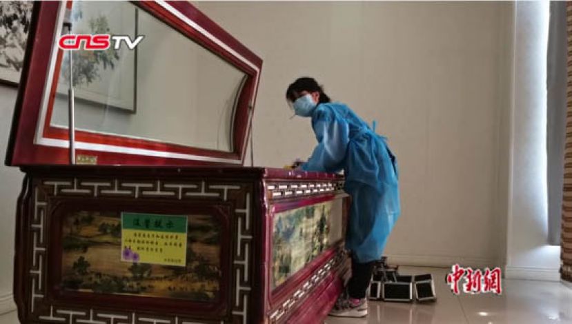 女入殓师入行十年为万名逝者送行 职业特殊难寻伴侣