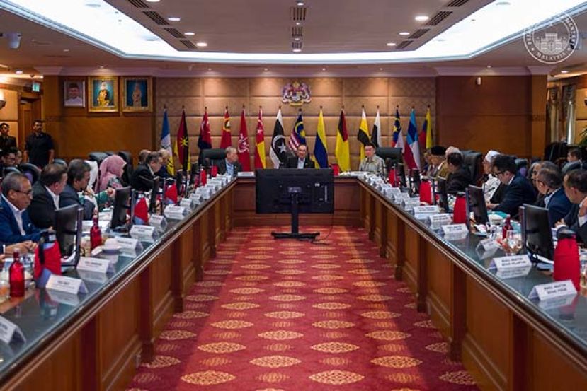 ●首相安华主持国家实体规划理事会议。