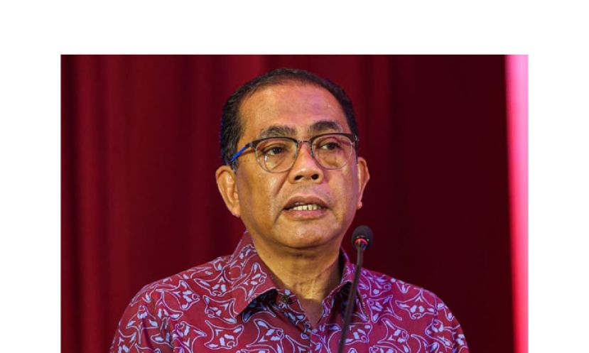 国防部长莫哈末卡立。