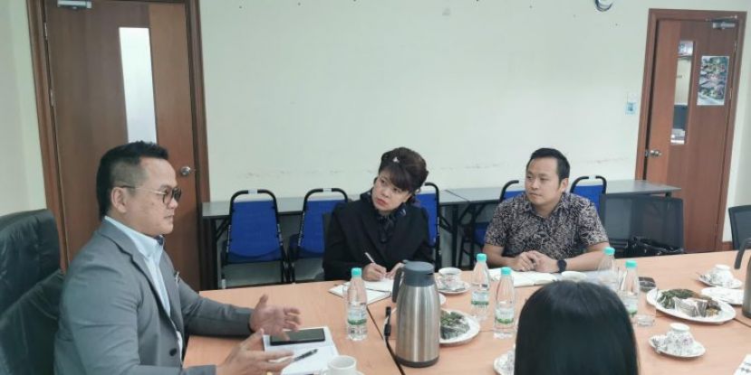 江峰年和杨薇讳礼貌拜会砂拉越国内贸易与生活成本部局长