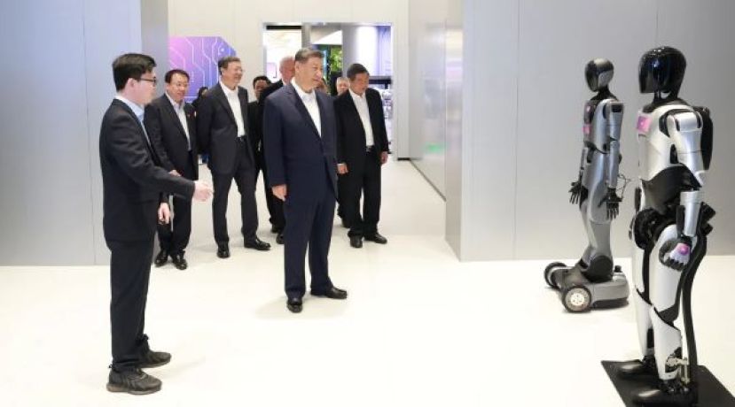 习近平戏称&ldquo;让机器人參加足球队&rdquo;网民解读：对国足失望。