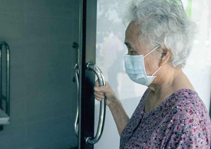 物理治疗师教老人防跌3招：这种鞋千万别穿