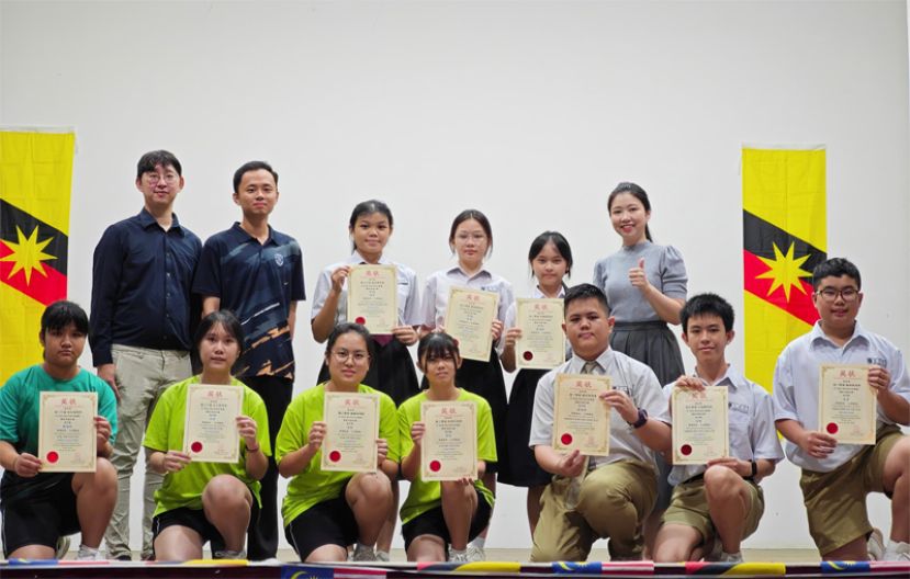 全体获奖的学生合照。