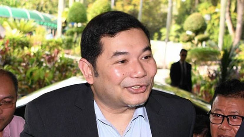 拉菲兹被控泄密罪无罪释放，控方周五撤回上诉申请。