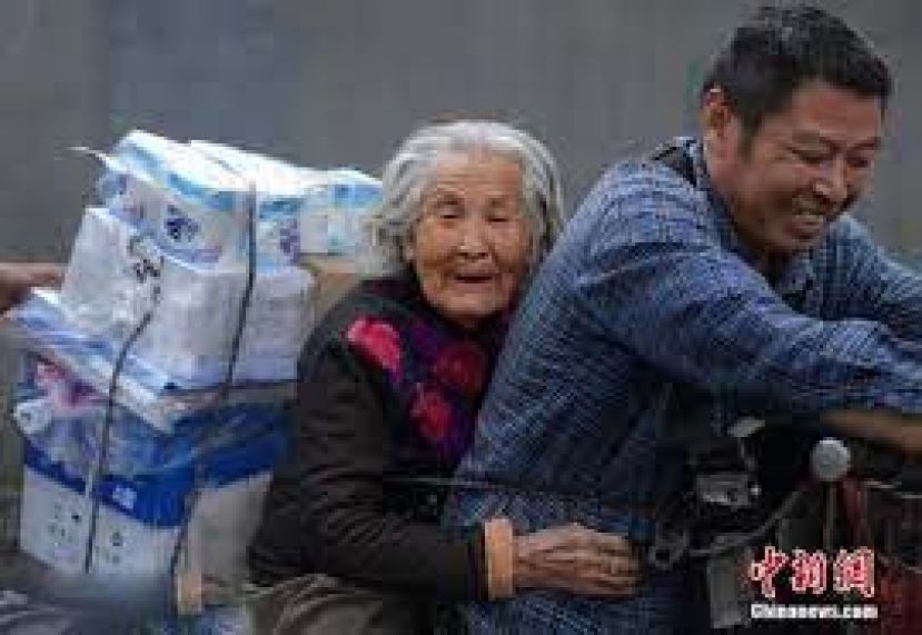 中国60岁及以上老年痴呆患者中约1000万人患阿尔茨海默病。