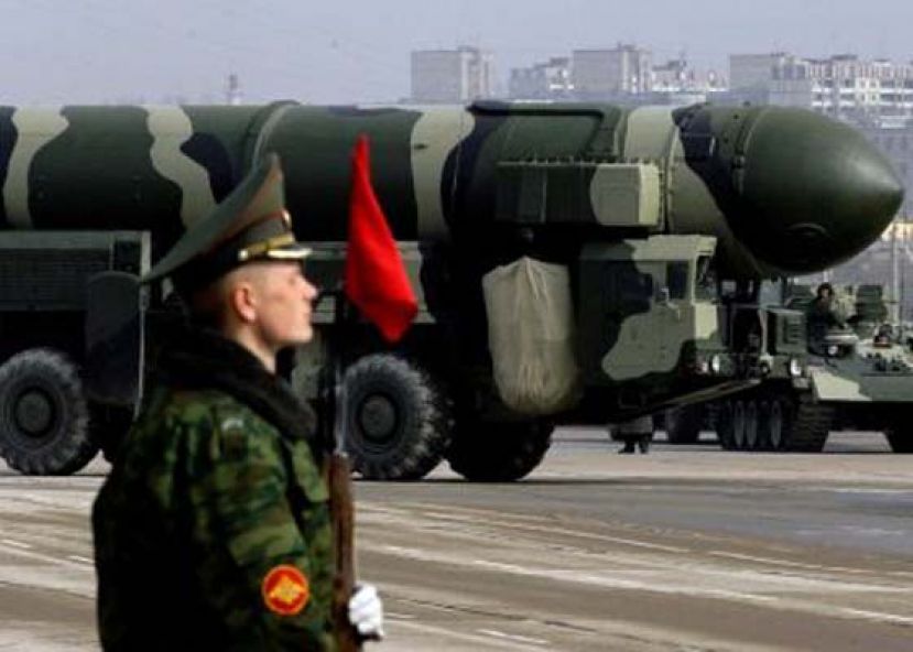 俄罗斯阅兵展示洲际弹道导弹。