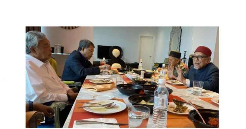 左起为阿末扎希、莫哈末哈山、端依布拉欣、哈迪阿旺最后一次商讨巫伊合作(截至阿斯拉夫脸书)。
