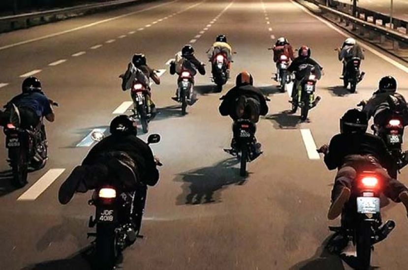 副交长：修法严惩非法飚车  扣押改装摩哆将被销毁