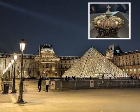 法国巴黎罗浮宫。小图为拿破仑三世的妻子、欧仁妮皇后后冠。