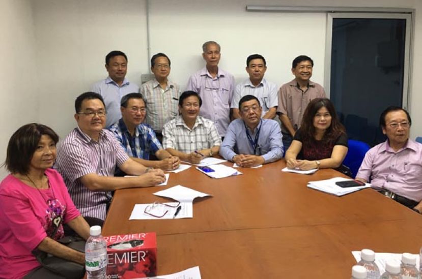 2019年古晋中华中小学联合运动会新闻发布会，前排左四及五为联合大会主席王长福与拿督黄良杰。