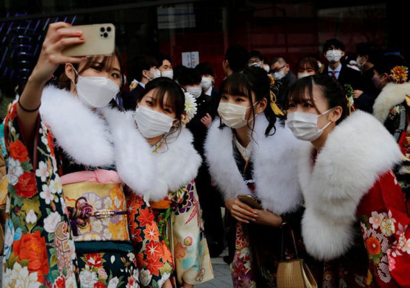 日本倾向4月1日起调降COVID-19分类等级。