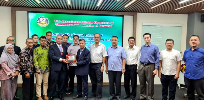 印尼驻古晋总领事访砂中总