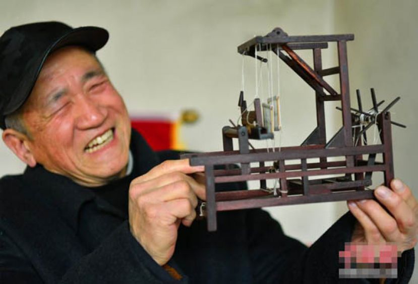河北老人制作&ldquo;微缩版&rdquo;农耕老物件