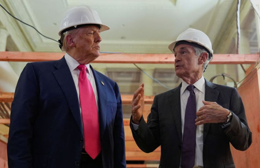 美国总统特朗普与Fed主席鲍威尔。