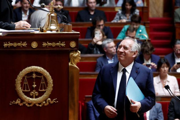 白胡倒台，马克龙将任命他第五任总理。