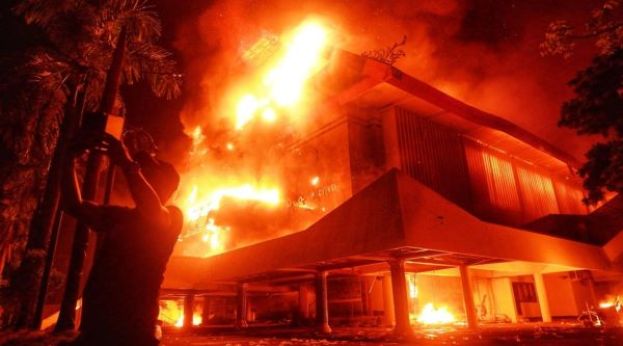 印尼示威升级，市议会遭纵火至少3亡。