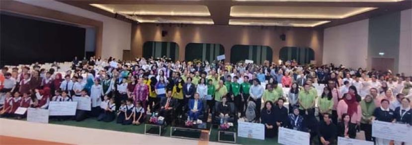 “2025年创新废物管理方案推展礼的大合影。