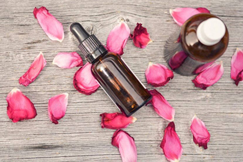 月经来前胀痛又疲倦？玫瑰精油缓解经前症候群
