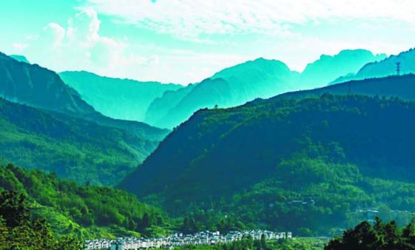 “铜河睡佛”全身大约长达15000米（15公里），形态十分逼真，令人惊艳。