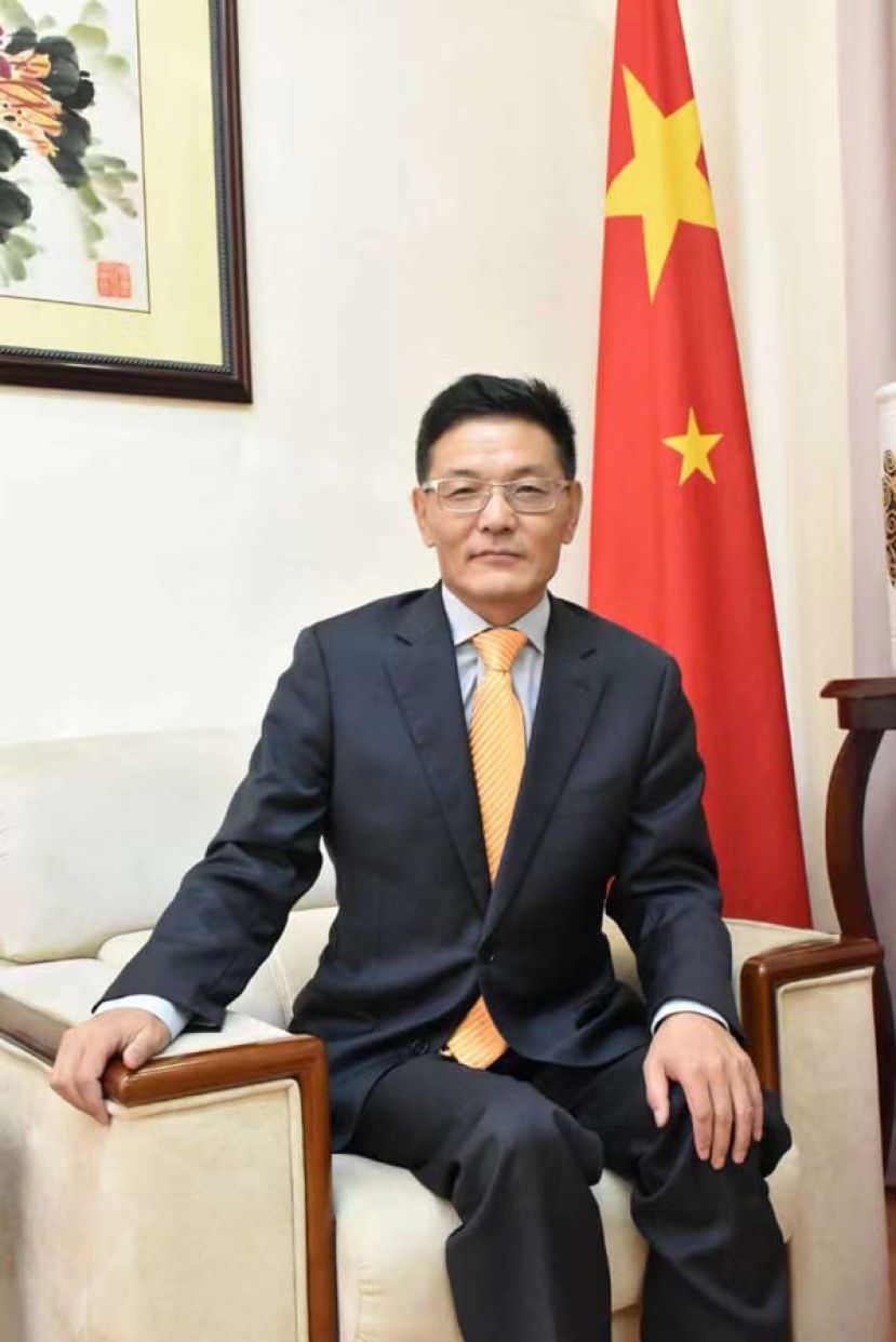 中国驻古晋总领事程广中。