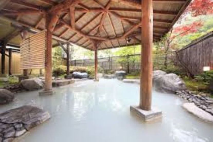 一间位于日本北海道的温泉酒店。