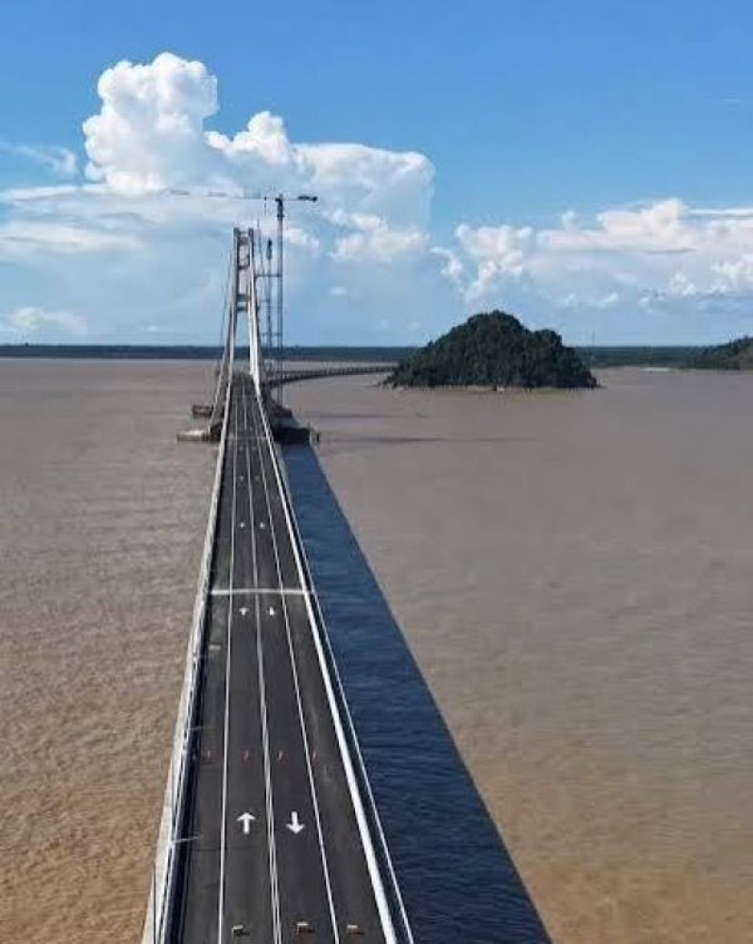 峇当鲁巴第一大桥正式启用，不仅是砂沿海基建重要里程碑，更缔造了全马最长跨河大桥纪录。