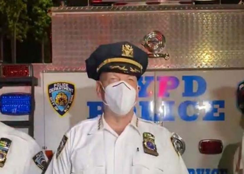 纽约警方交代袭警事件。