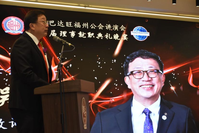 古晋巴达旺福州公会讲演会卸任会长拿督吴新贤。