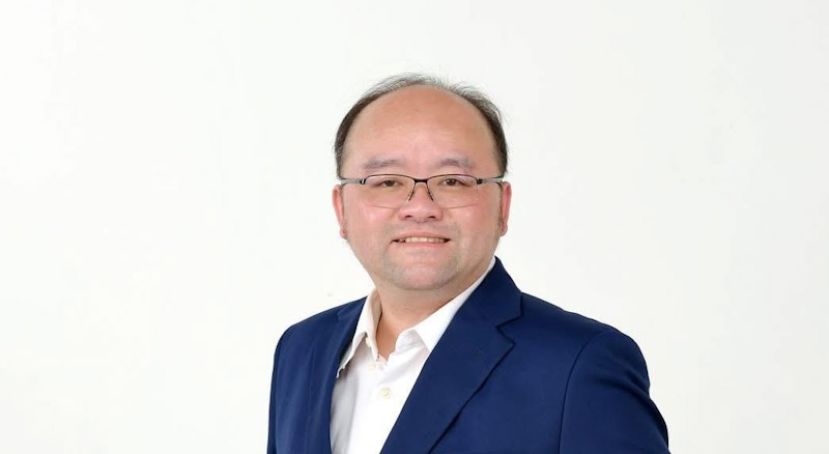 峇都林当、大石路及王长水路城市发展及安全委员会主席甲必丹拿督刘思乐。