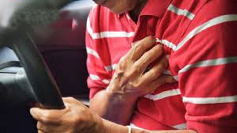 心跳“断片”喘又晕 免开刀心脏装电池恢复正常心跳