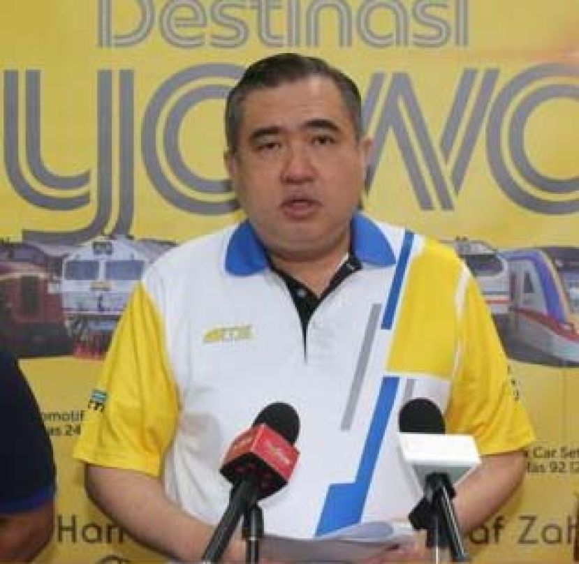 ●交通部长陆兆福。