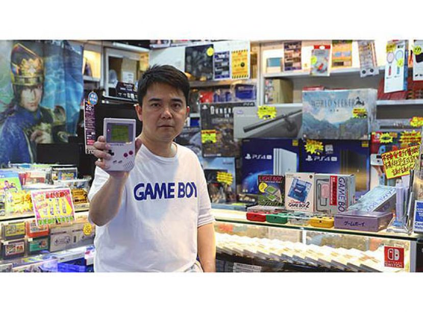 电气良品老板文哥自己收藏了很多GAME BOY配件，都是非卖品。